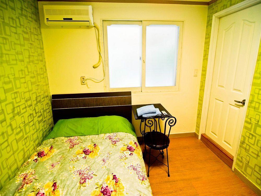 Kimchee Hongdae Guesthouse Seoul Exterior photo